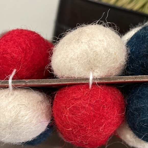 RED, WHITE AND BLUE AMERICANA 6 FT. FELT BALL GARLAND - Picture 6 of 7